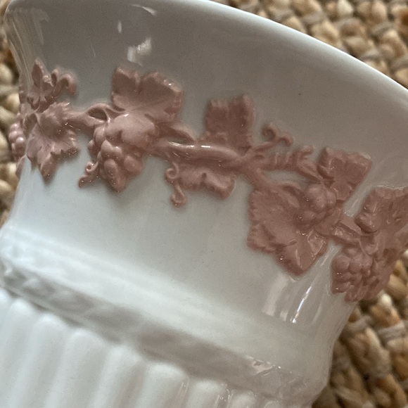 Wedgewood vase - Picture 2 of 5